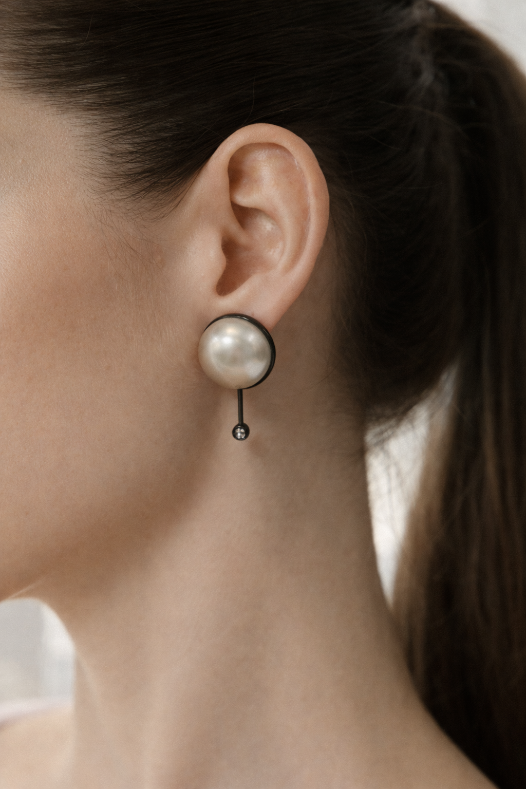 Luna Noir Pearl Drop Earrings